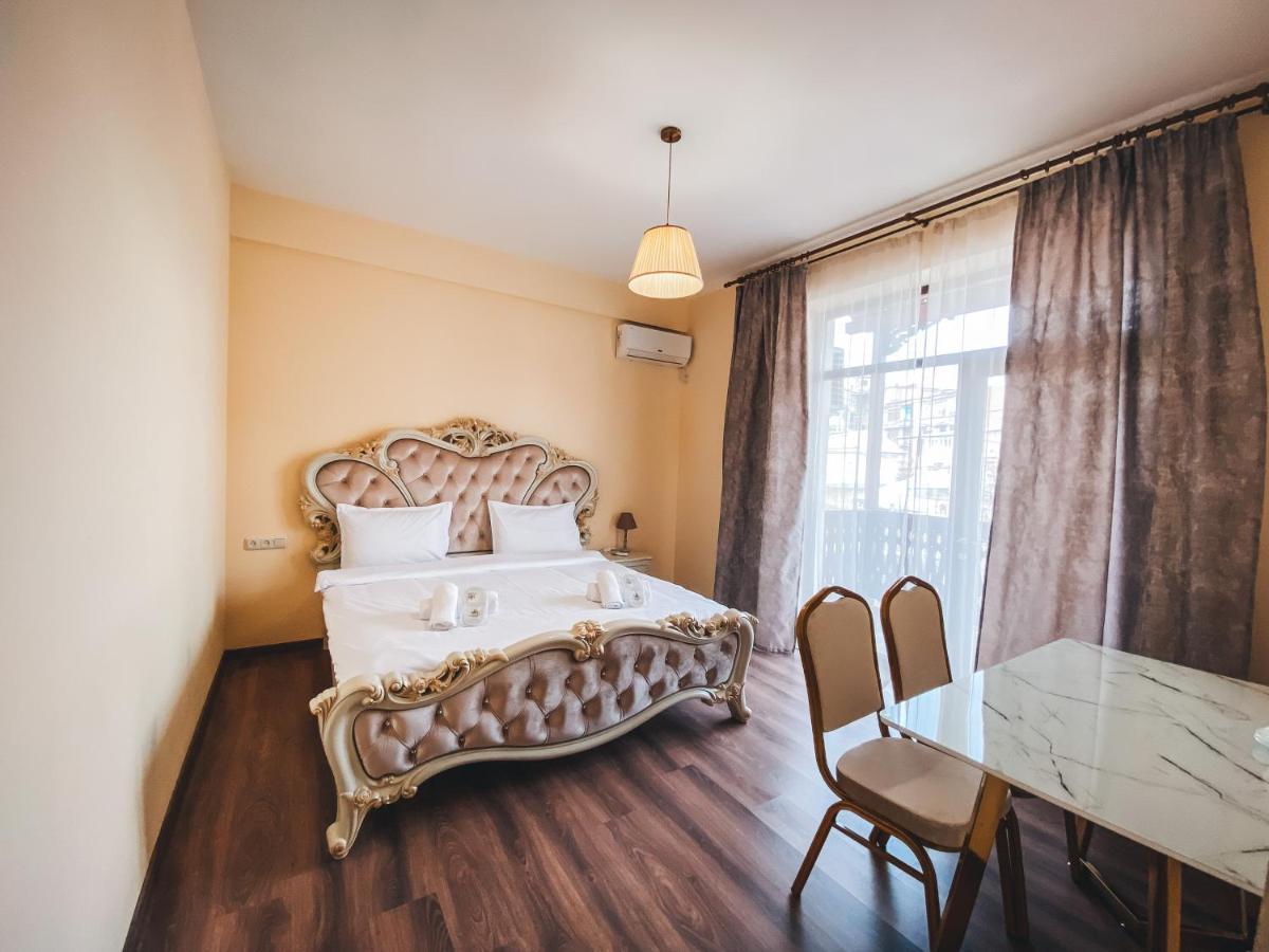 Old Armenia Hotel Yerevan Bagian luar foto